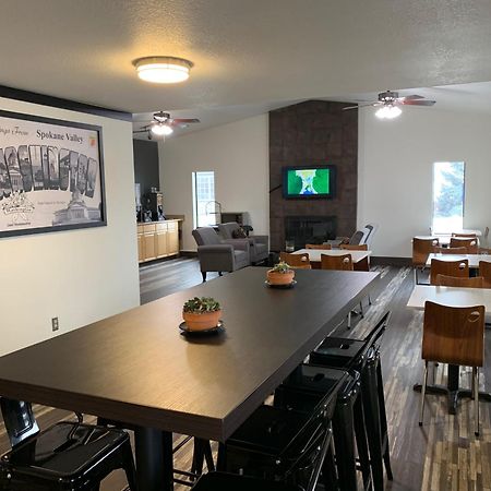 Super 8 By Wyndham Spokane Valley Exterior photo