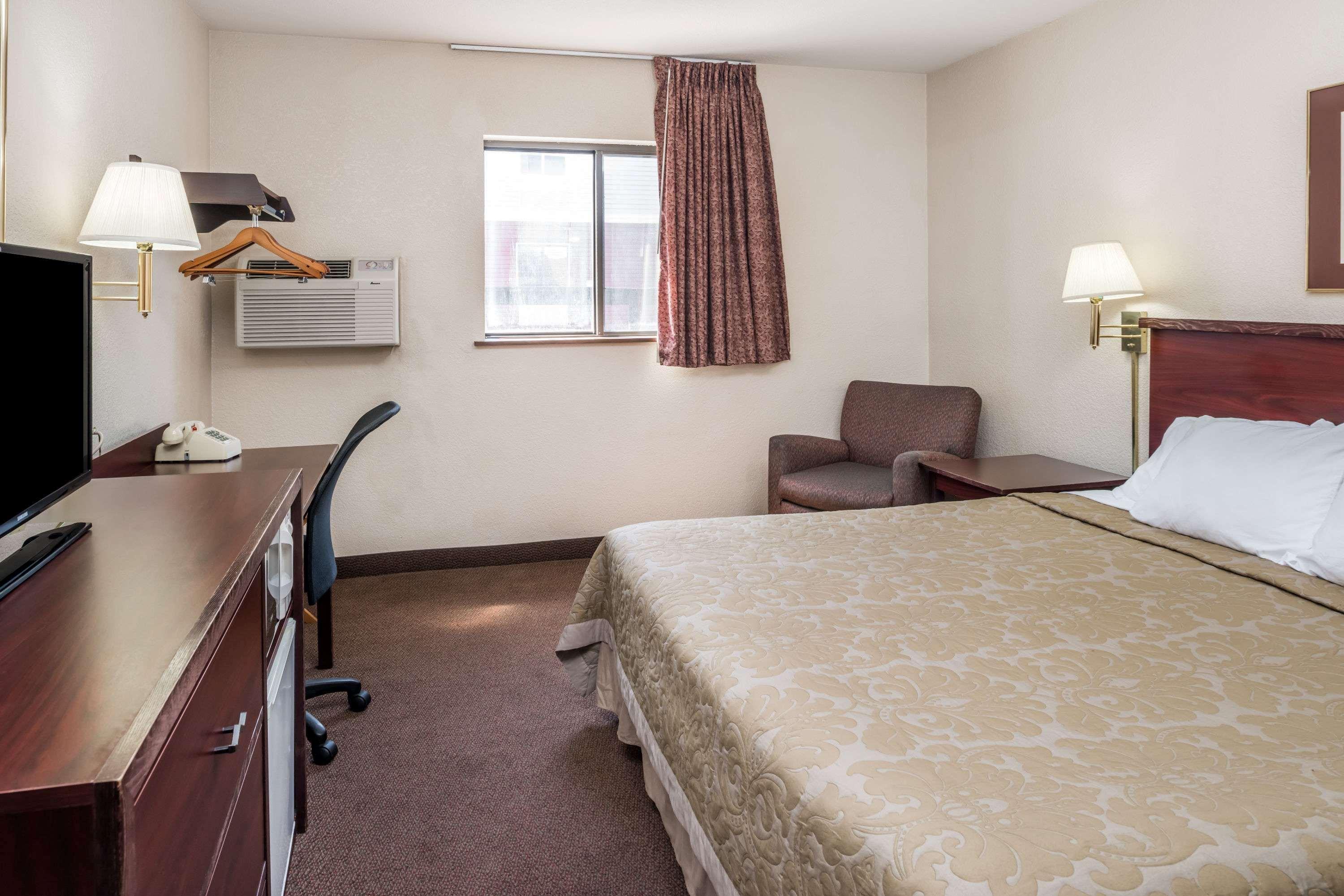 Super 8 By Wyndham Spokane Valley Exterior photo